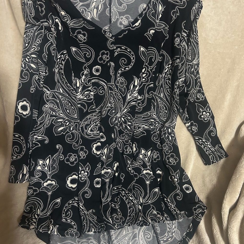 EST. 1948 Women's Black Paisley V-Neck Blouse - L